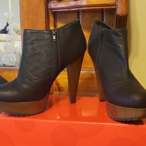 Qupid black booties